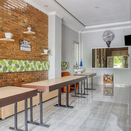 RedDoorz near Sindu Kusuma Edupark 2 Otel Cebongan Dış mekan fotoğraf