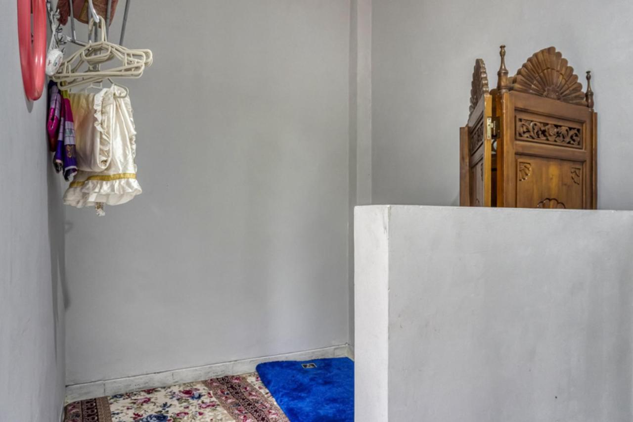 RedDoorz near Sindu Kusuma Edupark 2 Otel Cebongan Dış mekan fotoğraf