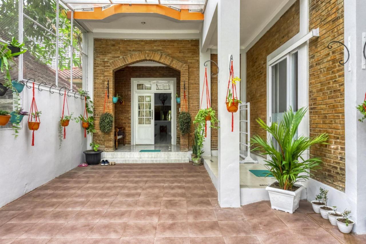 RedDoorz near Sindu Kusuma Edupark 2 Otel Cebongan Dış mekan fotoğraf