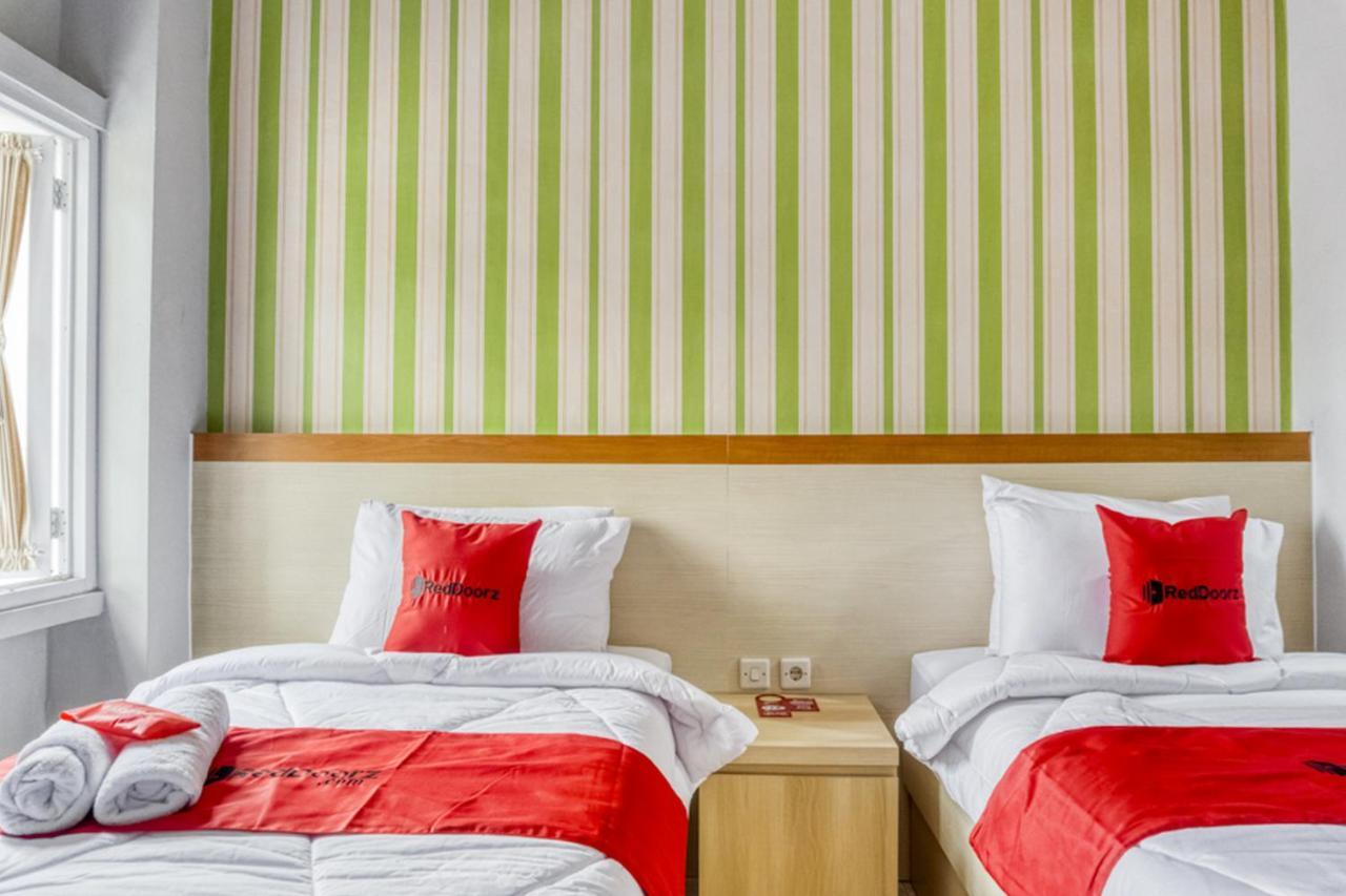 RedDoorz near Sindu Kusuma Edupark 2 Otel Cebongan Dış mekan fotoğraf
