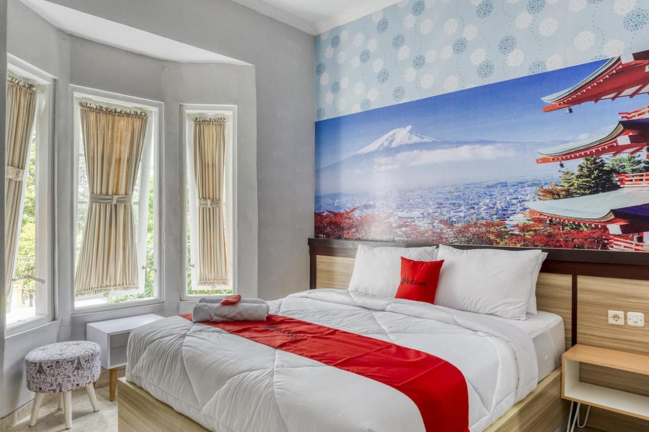 RedDoorz near Sindu Kusuma Edupark 2 Otel Cebongan Dış mekan fotoğraf