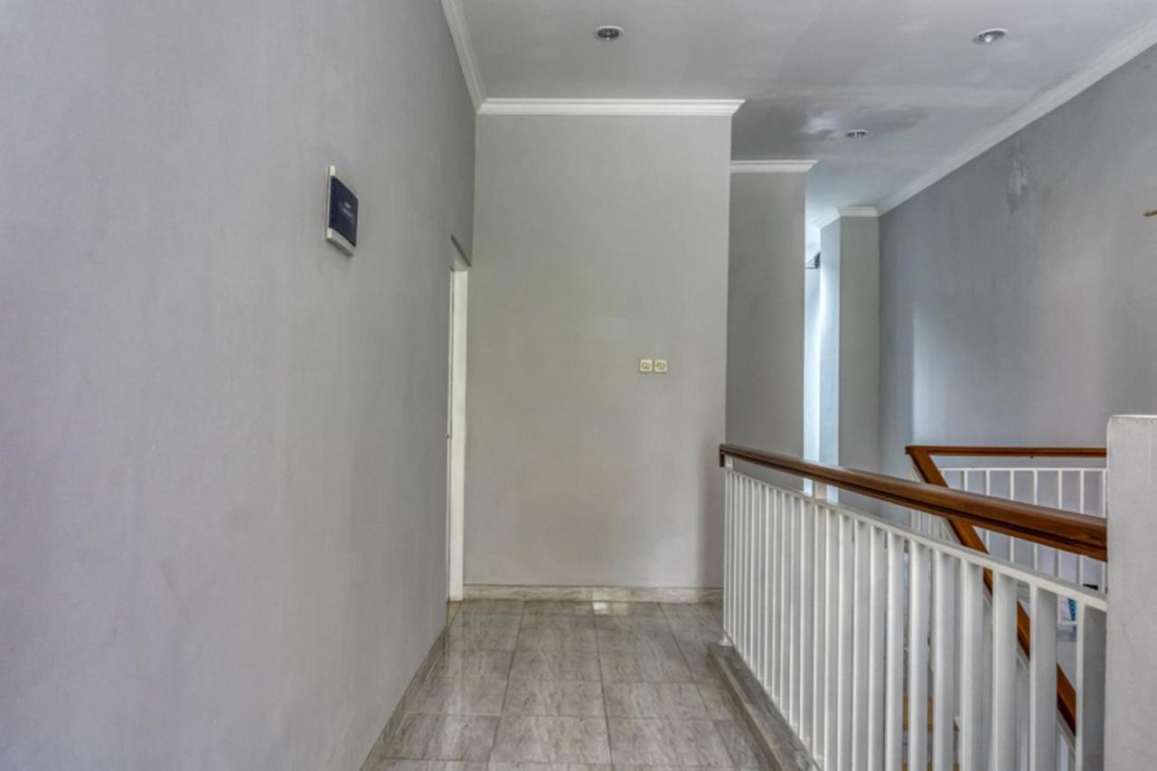RedDoorz near Sindu Kusuma Edupark 2 Otel Cebongan Dış mekan fotoğraf