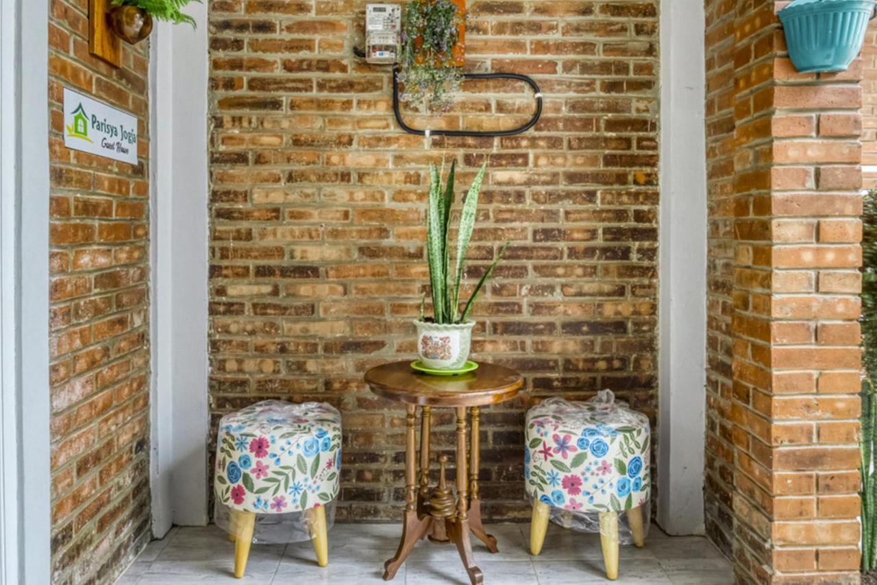 RedDoorz near Sindu Kusuma Edupark 2 Otel Cebongan Dış mekan fotoğraf