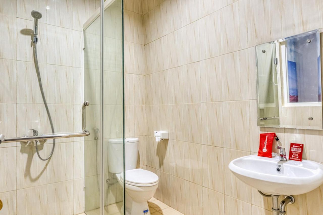 RedDoorz near Sindu Kusuma Edupark 2 Otel Cebongan Dış mekan fotoğraf